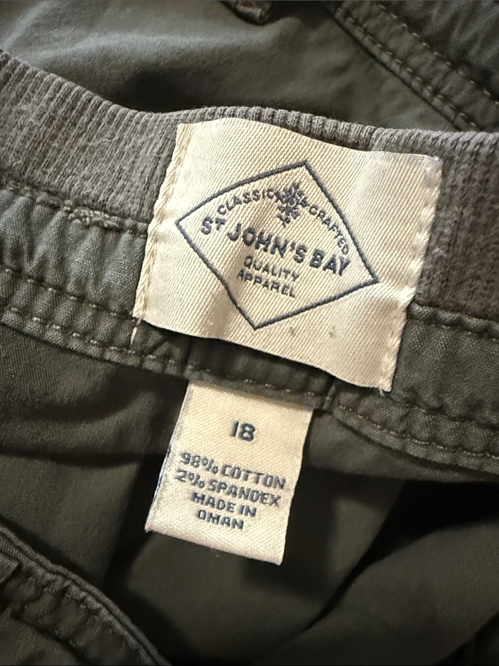 St. John's Bay Olive Green Women's Cargo Shorts sz 18 - Picture 5 of 7
